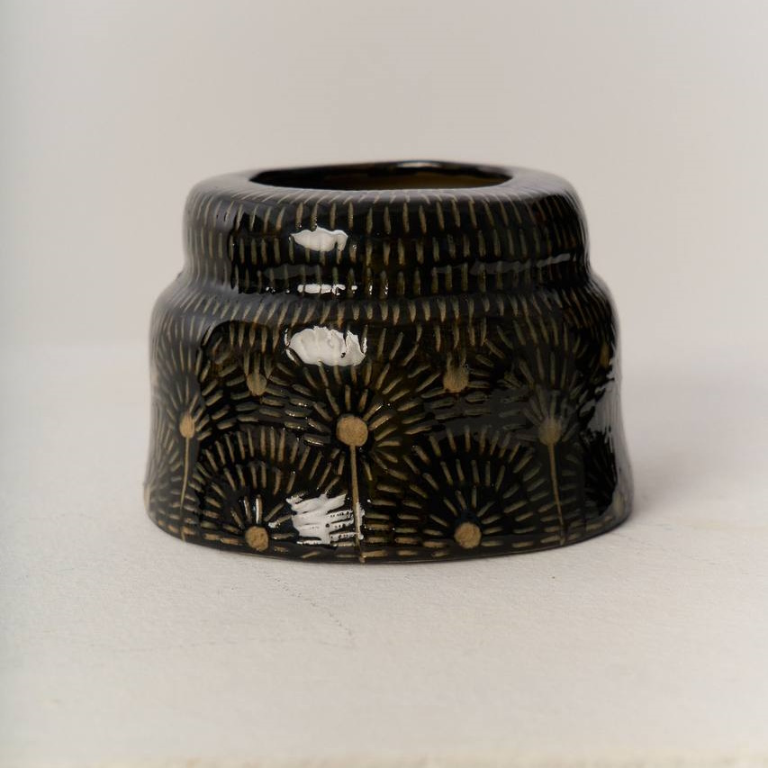 Черная банка Штрихи