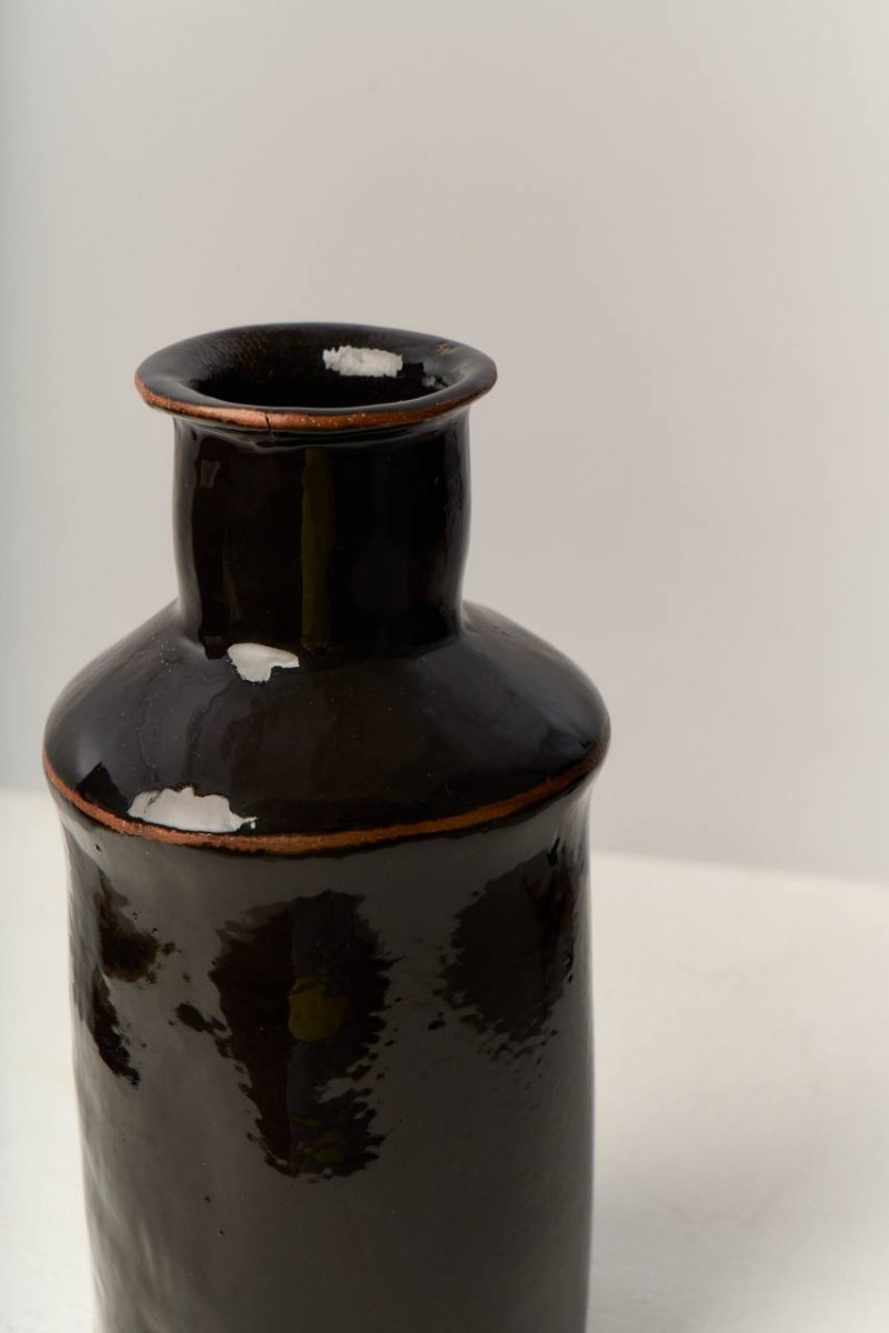 Черный бидон