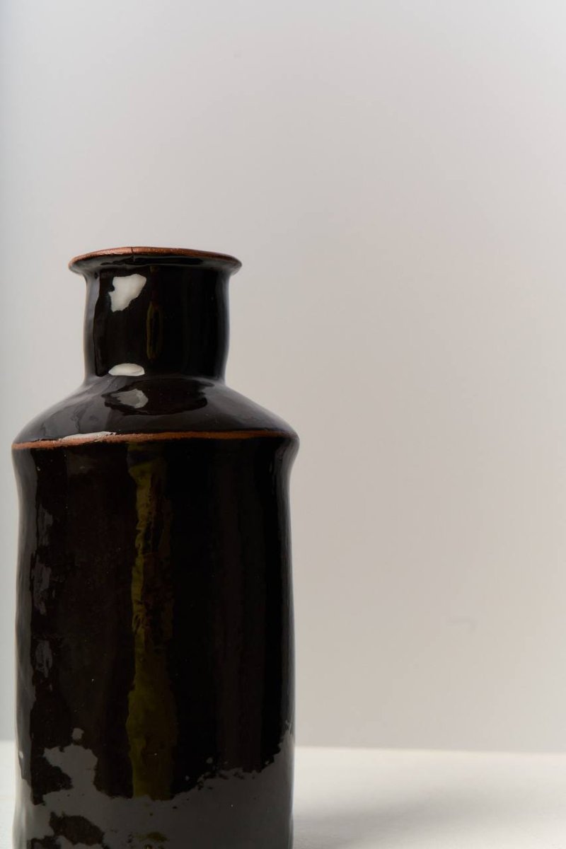 Черный бидон